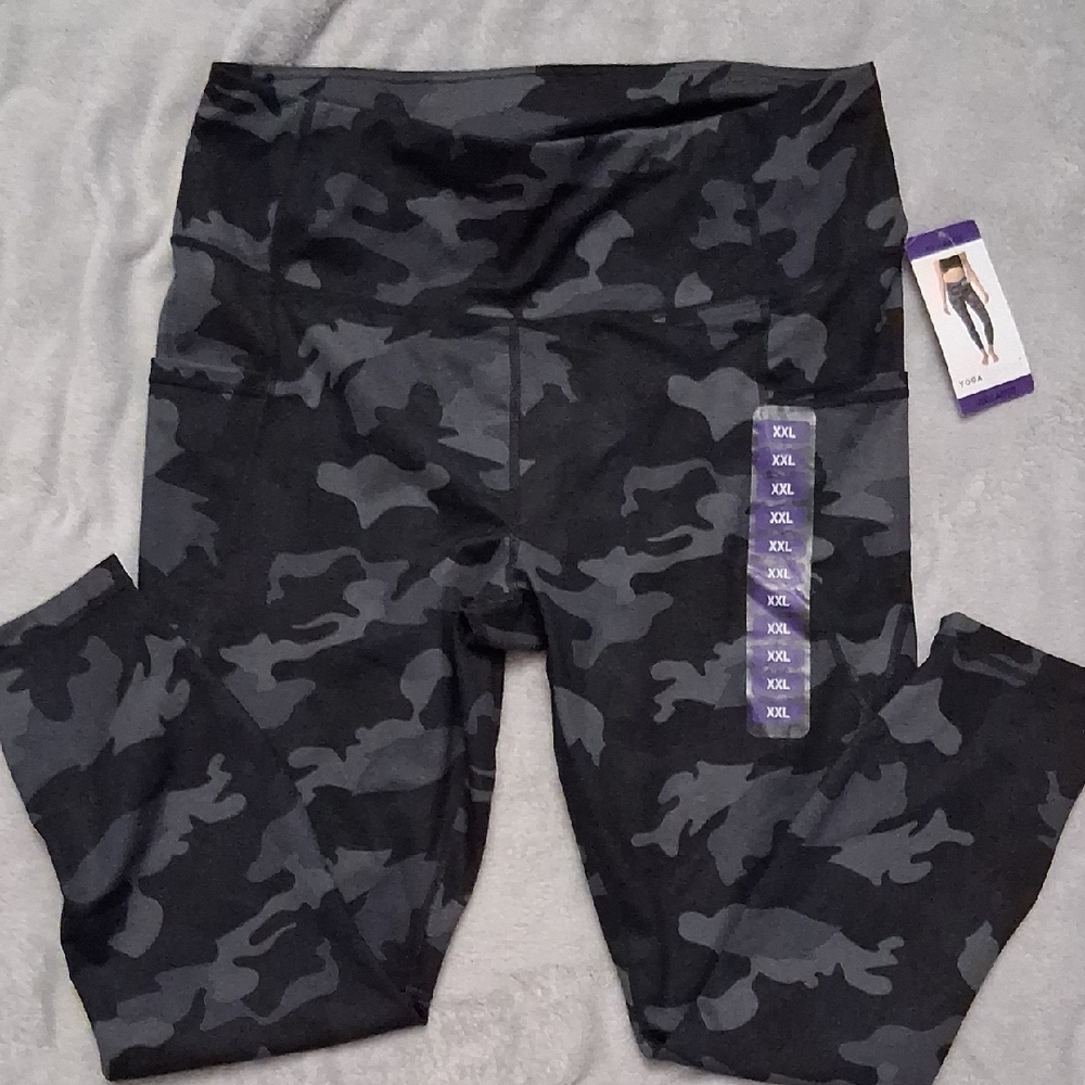 Yogalicious Black and Gray Camo Leggings